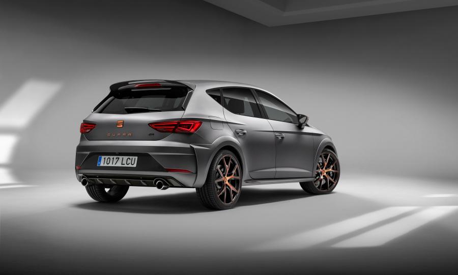  Seat Leon Cupra R (5F) 2017 года  (WW) (фото 2 из 40)